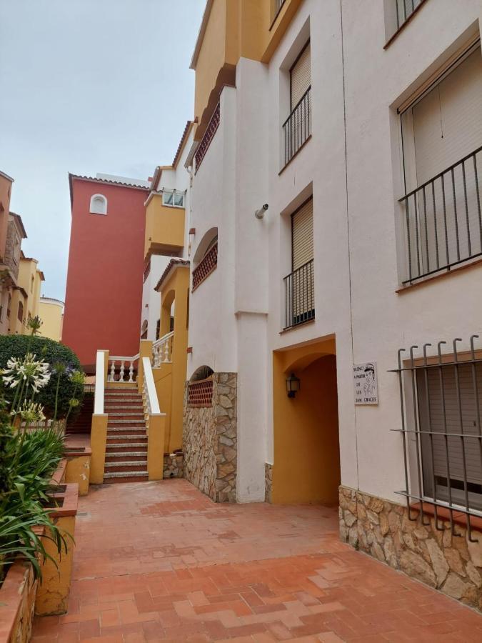 Appartement เอมปูเรียบราบา ภายนอก รูปภาพ